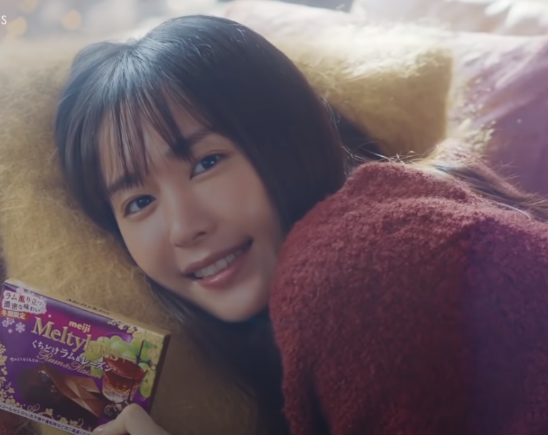 2020-10-12 20_34_46-新垣結衣が「とろけるぅ」表情で見つめる　あのCMソング復活でガッキーの歌声披露も　メルティーキッス新CM 「 リラックスタイム 」 篇 - YouTube